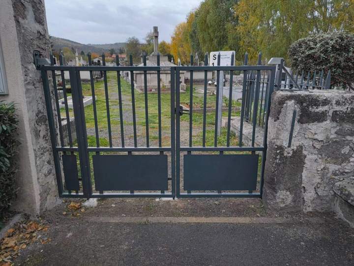 Portail battant en métal Le Monastier-sur-Gazeille