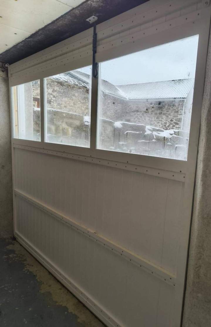 Châssis fixe en PVC blanc avec soubassement Le Monastier-sur-Gazeille