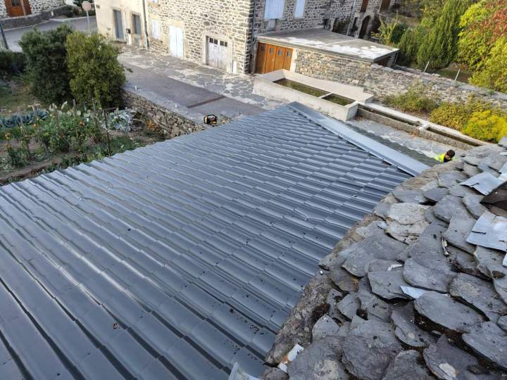 Toit en tôle bac acier isolée Le Monastier-sur-Gazeille