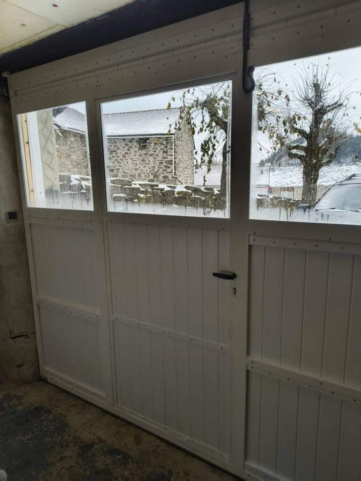Porte de garage battante en PVC blanc Le Monastier-sur-Gazeille