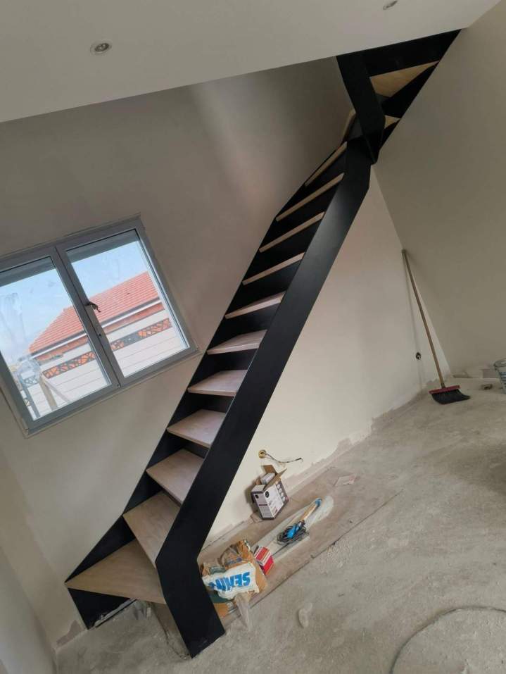 Escalier quart tournant en métal et bois Le Monastier-sur-Gazeille