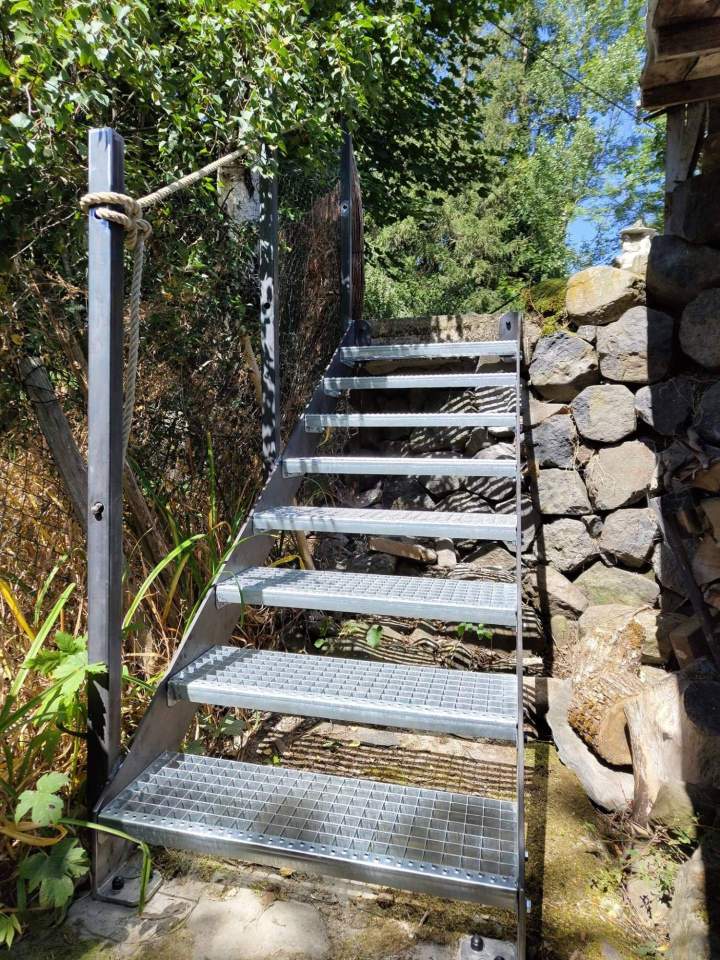 Escalier droit dextérieur en acier galvanisé Le Monastier-sur-Gazeille