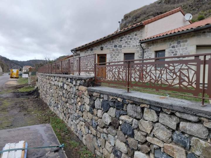 Garde-corps en métal découpé au laser Le Monastier-sur-Gazeille