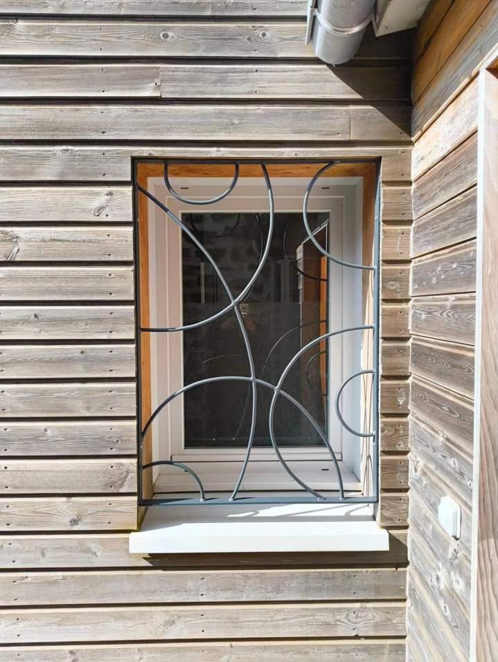 Grille de défense en fer forgé pour fenêtre Le Monastier-sur-Gazeille
