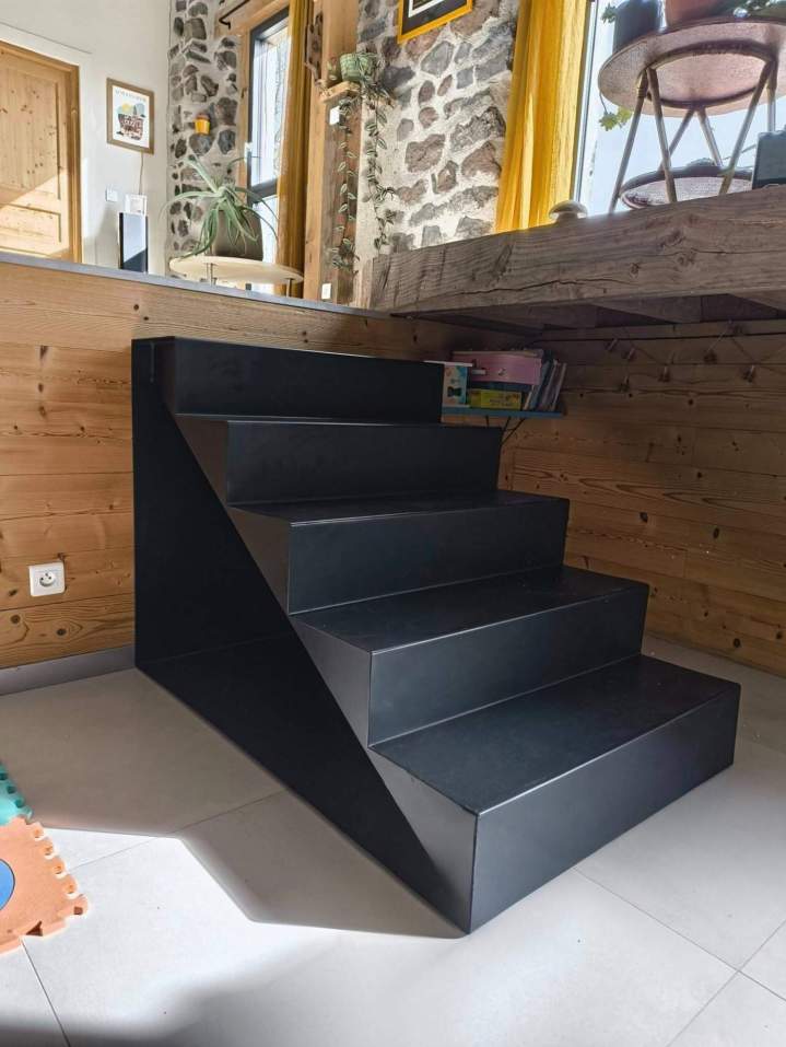 Escalier droit en métal Le Monastier-sur-Gazeille